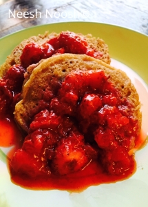 Korach: Pancakes with strawberry compote