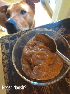 While taking photos, someone else was interested in the date paste