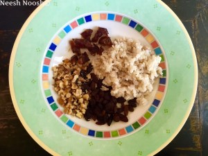 Inner mixture: brown rice, raisins, dates, walnuts